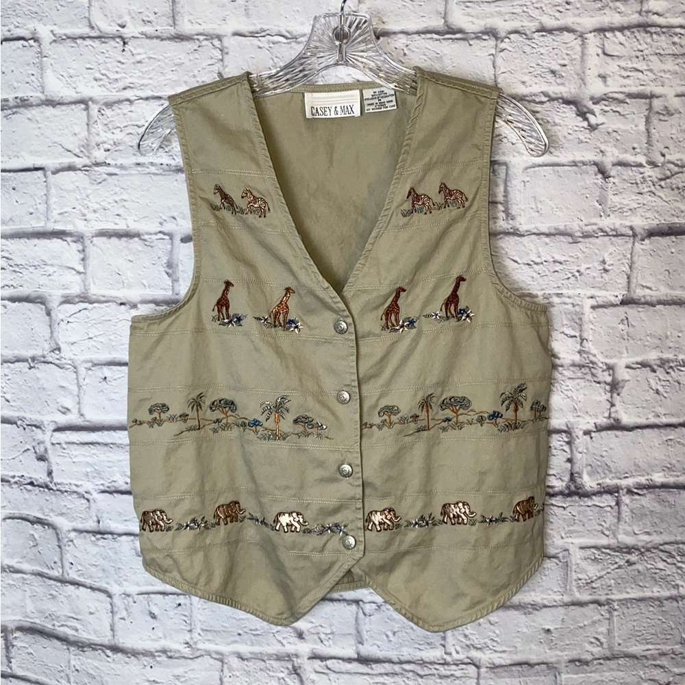 Vintage 🦒 100% Cotton Embroidered Safari Print Khaki Vest. Size Medium.